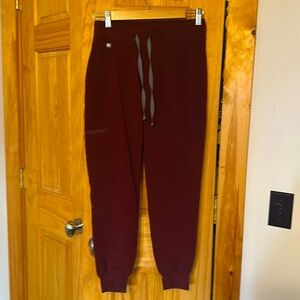 Figs Zamora joggers size XS petite, burgundy